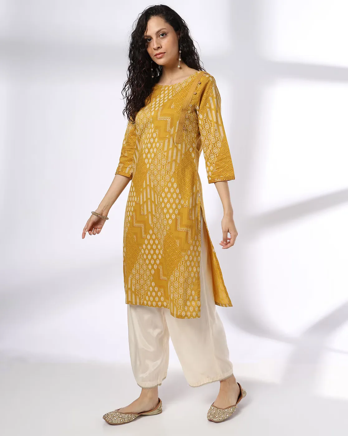 1117Wx1400H-443074729-mustard-MODEL4.webp Women Printed Straight Kurta - Image 1